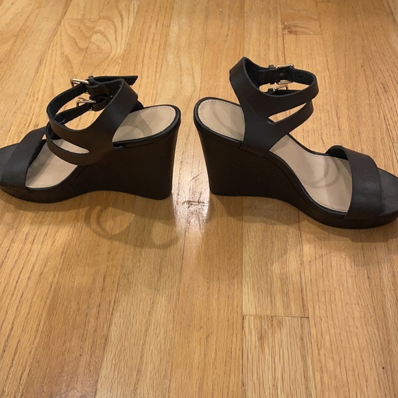 Forever 21 black heeled wedges - Picture 4 of 6